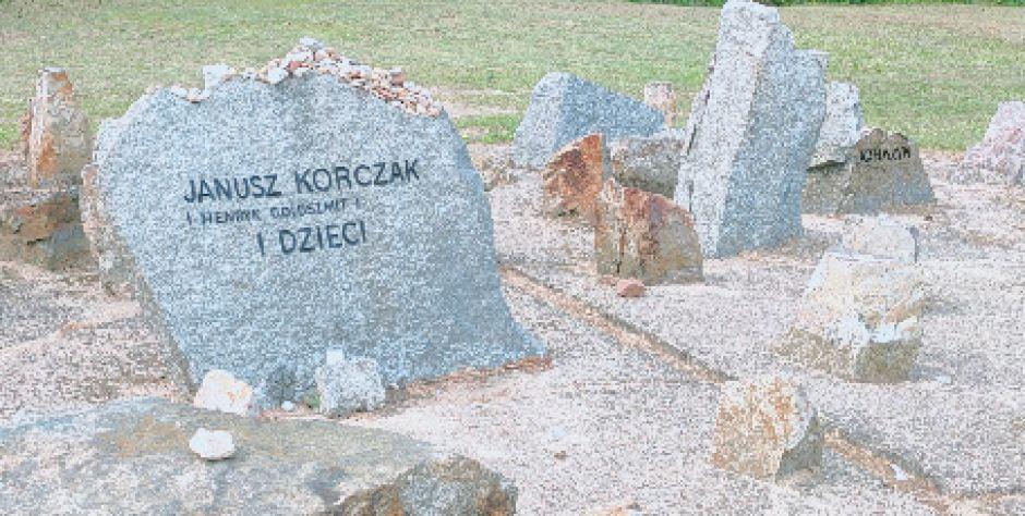 Kamień pamiątkowy Janusza Korczaka w Treblince
