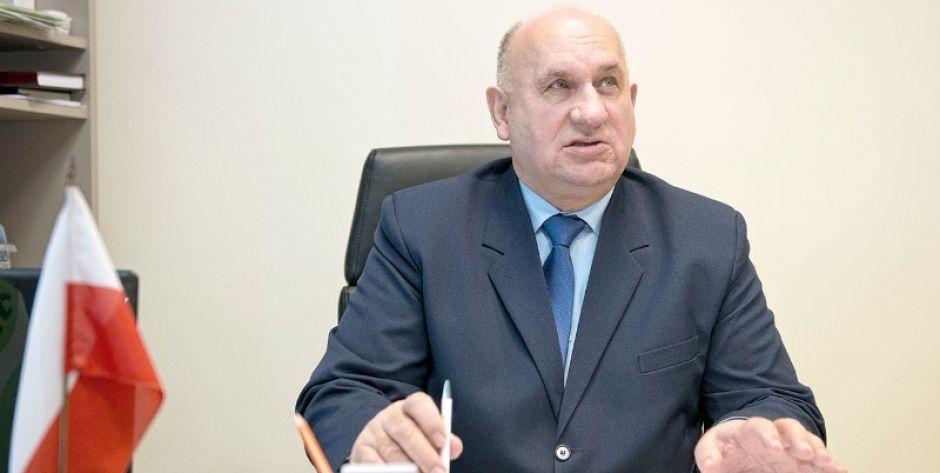 - Strażacy dowieźli do nas ten preparat w ilościach wystarczających na pokrycie potrzeb wszystkich mieszkańców - informuje wójt gminy Siedlce, Henryk Brodowski.  Fot. Aga Król