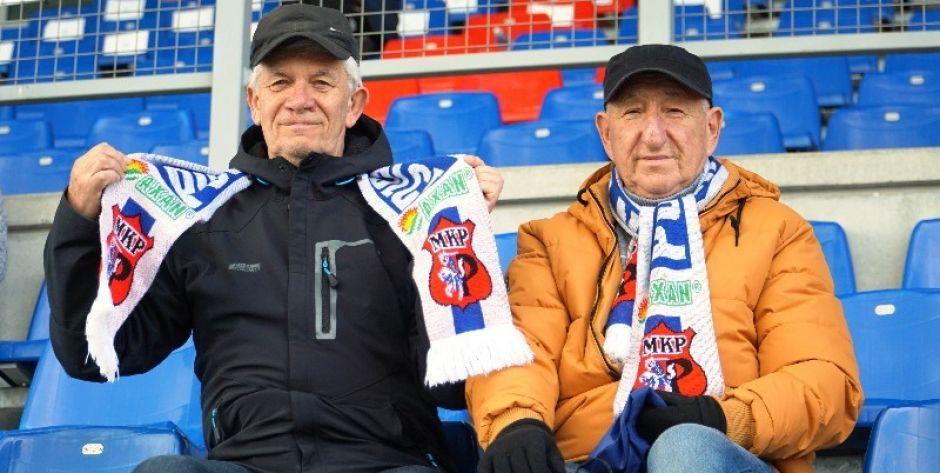 Kibice Pogoni liczą na ligowe zwycięstwo ich drużyny fot. Siriss