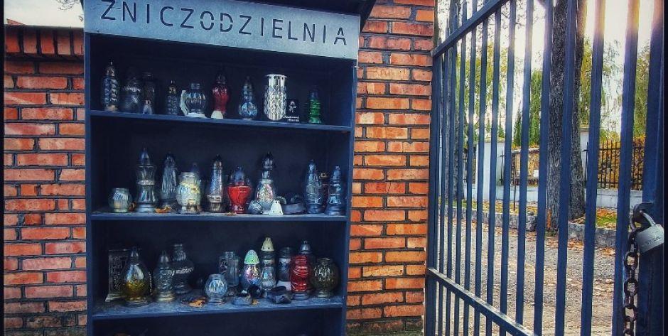 Zniczodzielnia przy Cmentarzu Centralnym w Siedlcach fot. Aga Król