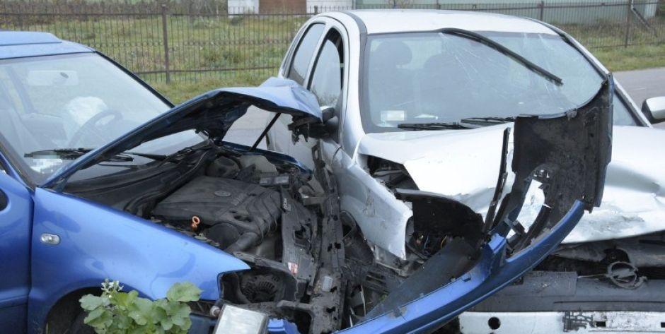 Chciał jechać do Warszawy, zderzył się w Volkswagenem. Fot. KPP Łuków - fot. KPP Łuków