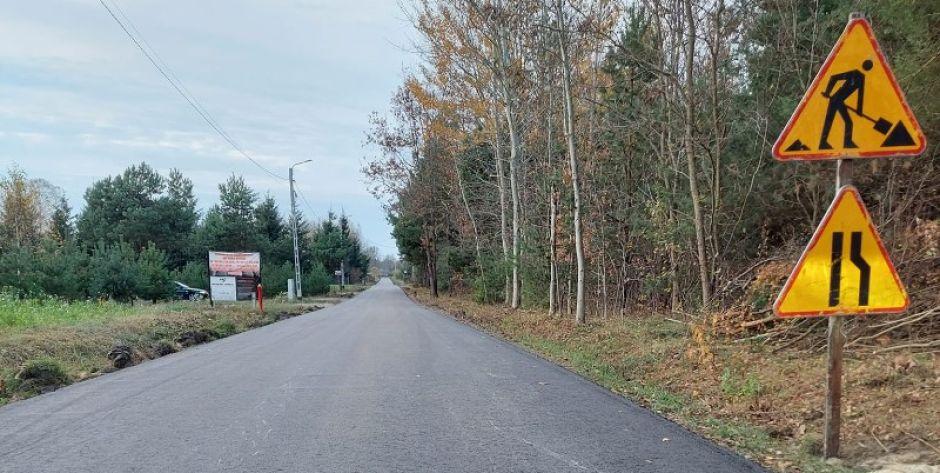 W gminie Borowie na drogach kładziona jest nowa nawierzchnia - fot. arch.