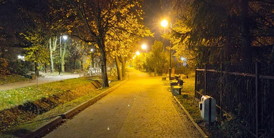  Bulwar nad Cetynią po zmroku. Fot. DK