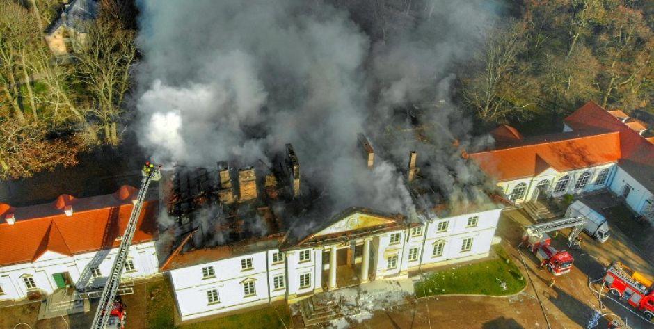 Dokładnie rok temu 10 listopada wybuchł pożar Pałacu w Korczewie. Fot. Pyt
