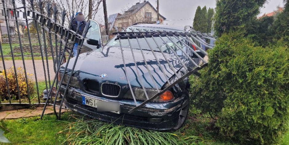 Gręzów: Nietrzeźwa wjechała w ogrodzenie 