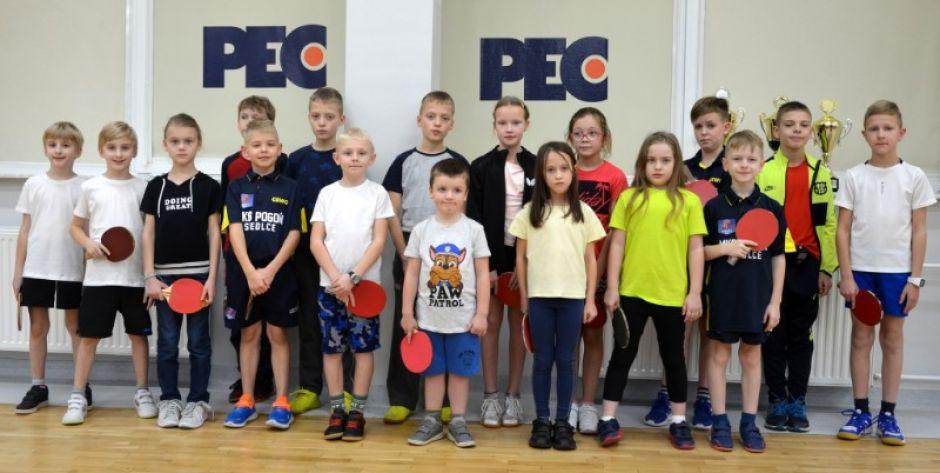 Uczestnicy Narodowego Turnieju Tenisa Stołowego w Siedlcach fot. Dariusz Rzewuski - fot. as