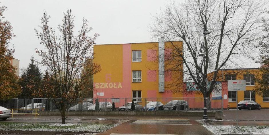 Na terenie Szkoły Podstawowej nr w Siedlcach został rozpylony gaz pieprzowy. Fot Ed