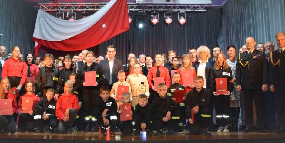 Promesy dla Młodzieżowych Drużyn Pożarniczych z powiatu mińskiego - fot. v