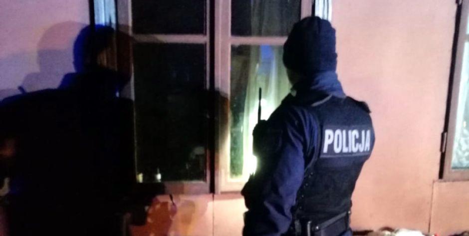 Szybka reakcja policjantów uratowała życie mężczyźnie - fot. KPP Mińsk Maz. - fot. s