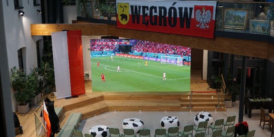 Strefa kibica w klasztorze w Węgrowie gotowa na przyjęcie ważnych gości.