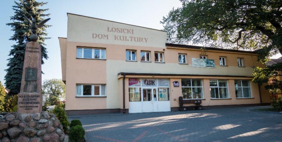 Łosicki Dom Kultury po ponad 50 latach przechodzi gruntowny remont. Fot. ŁDK  - fot. ŁDK