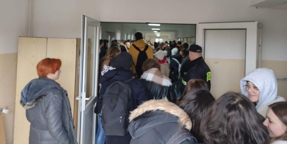 Ewakuacja ZSP w Węgrowie. fot. mł. asp. Michał Skórka - fot. .