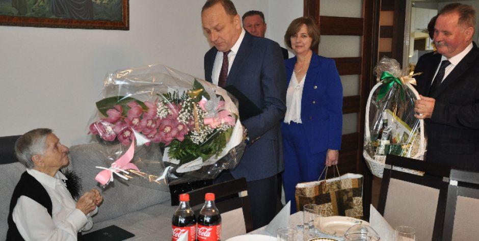 Pani Anna Pajewska, mieszkanka gminy Jabłonna Lacka, 29 listopada 2022 r. obchodziła swoje 100 urodziny.  - fot. UG Jabłonna Lacka