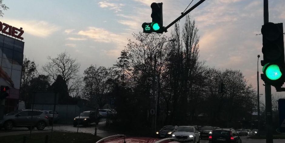 Liczniki pojawiły się na trzech sygnalizacjach przy skrzyżowaniu ulic 3 Maja, Świętojańskiej i Wojska Polskiego. Fot. EZ