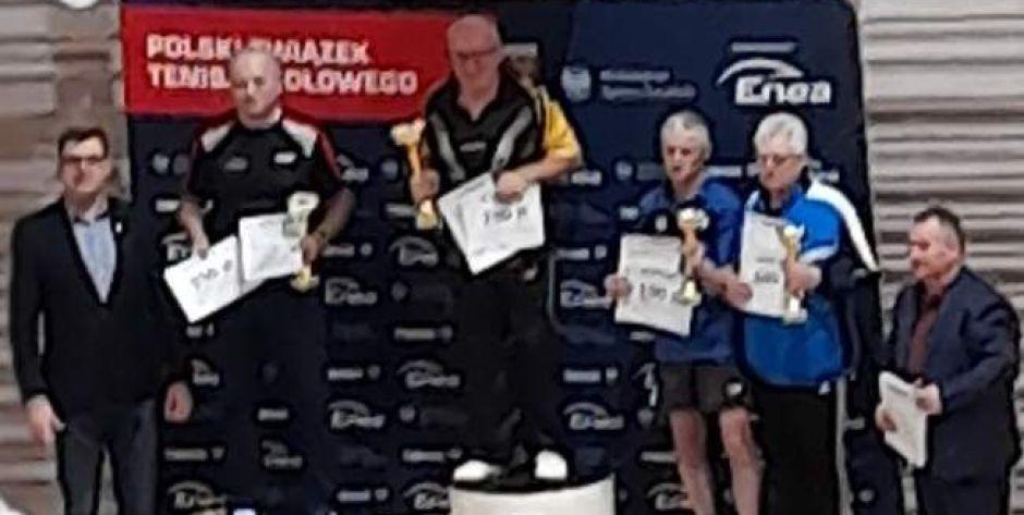 Jerzy Głuchowski na podium 4. Grand Prix Polski Weteranów w Sandomierzu - fot. as