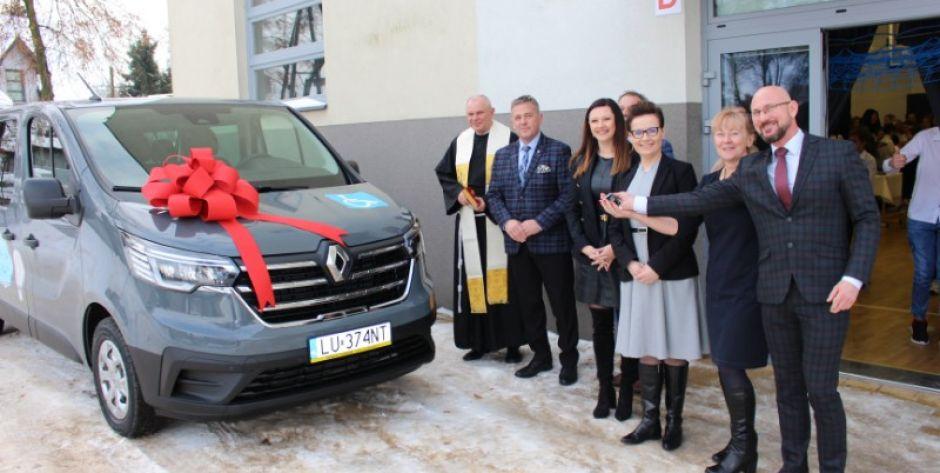 Uroczystość przekazania busa fot. Stadler - fot. sd