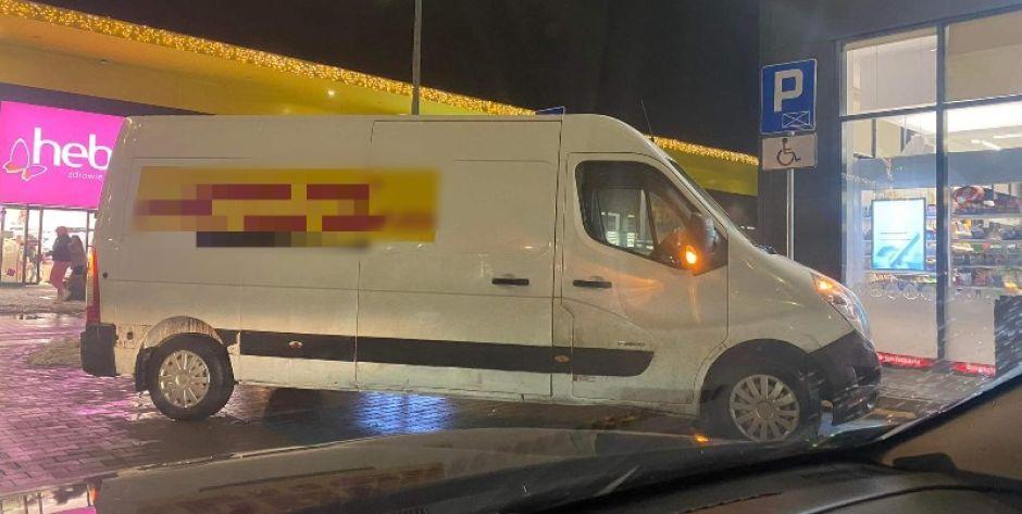 Zajęte miejsce dla inwalidów  - fot. Ns