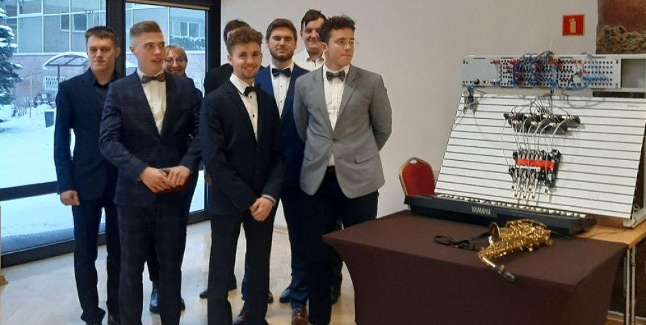 Elektryczne kolędy mechatroniczne w wigilijny wieczór - fot. s