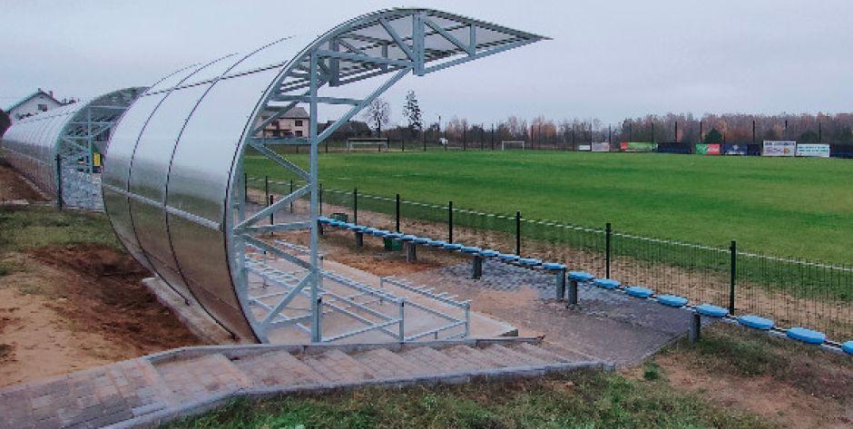 Zadaszenie nad trybunami stadionu w Jabłonnie Lackiej