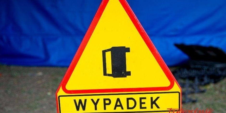 Pasażerka mercedesa trafiła do szpitala. Fot. Aga Król