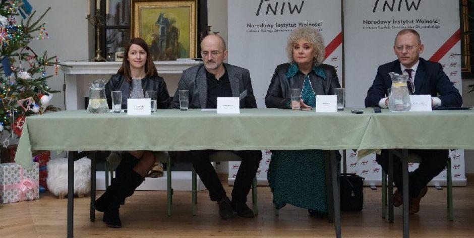 Od lewej: Barbara Rychlik, Roman Postek, Maria Koc i Marek Sobisz.  fot. sej