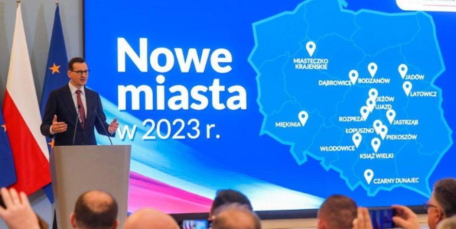 Premier Mateusz Morawiecki ogłasza nadanie praw miejskich 15 miejscowościom fot. KPRM - fot. sd