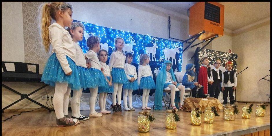 Jasełka w wykonaniu dzieci z przedszkola w Białkach. Fot. Aga Król