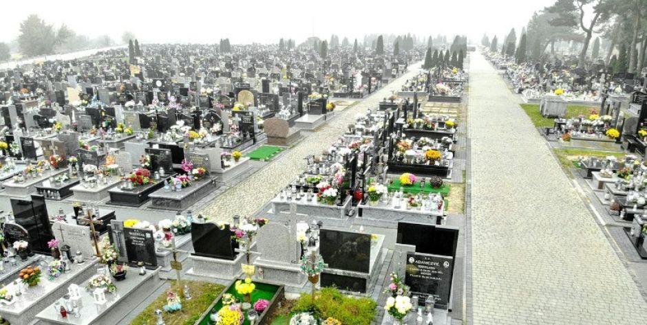 Miejsca na cmentarzu przy ul. Janowskiej wystarczy na kilka lat. Fot Pyt