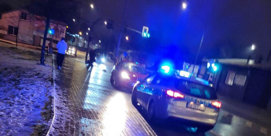 Potrącenie na przejściu dla pieszych - fot. q
