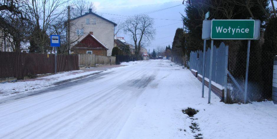 Mieszkańcy Wołyniec i Wołyniec Kolonia zapraszają na tory łyżwiarskie powiatowo-gminne - fot. g