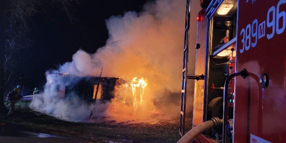 Strażacy walczyli z pożarem do 3 w nocy! Fot. OSP Zbuczyn - fot. OSP Zbuczyn