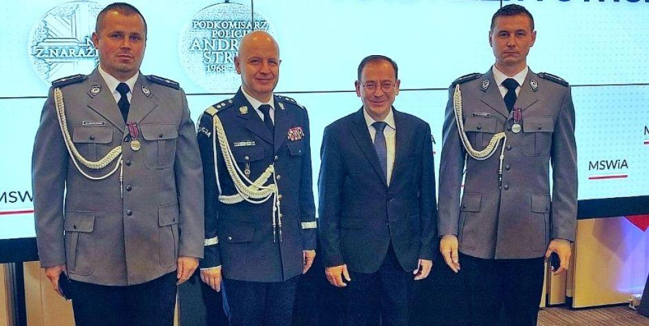 Wyróżnieni policjanci. Fot. MSWiA - fot. MSWiA