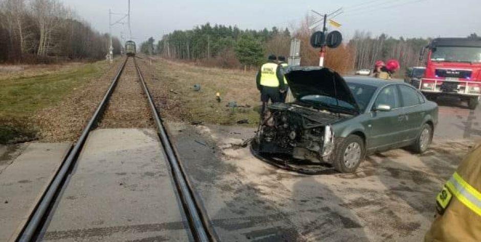 Grzebowilk: Uderzył w bok lokomotywy - fot. KPP Mińsk Maz. - fot. e