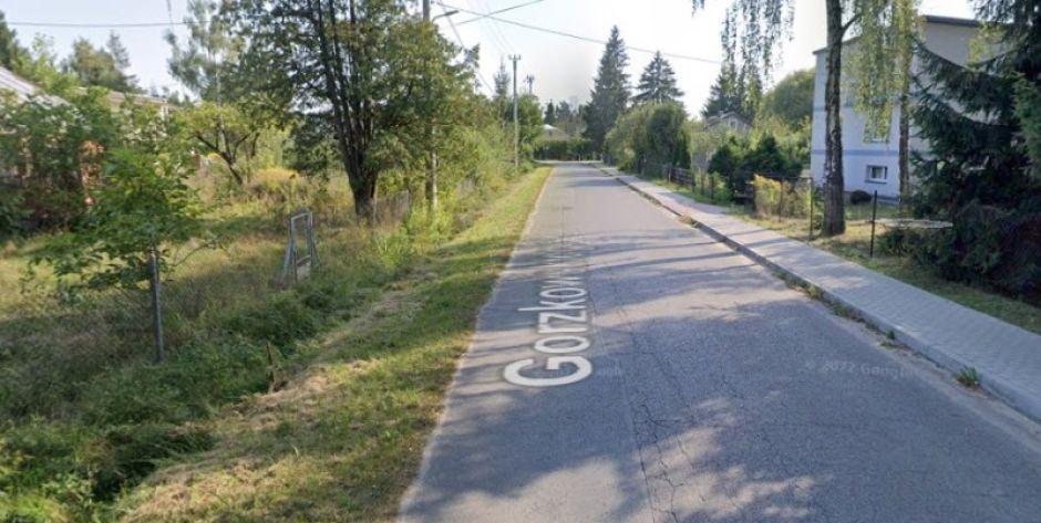 Przy ulicy Gorzkowskiej w Kotuniu zostaną zbudowane chodniki i ścieżka rowerowa Fot. googlemaps - fot. googlemaps
