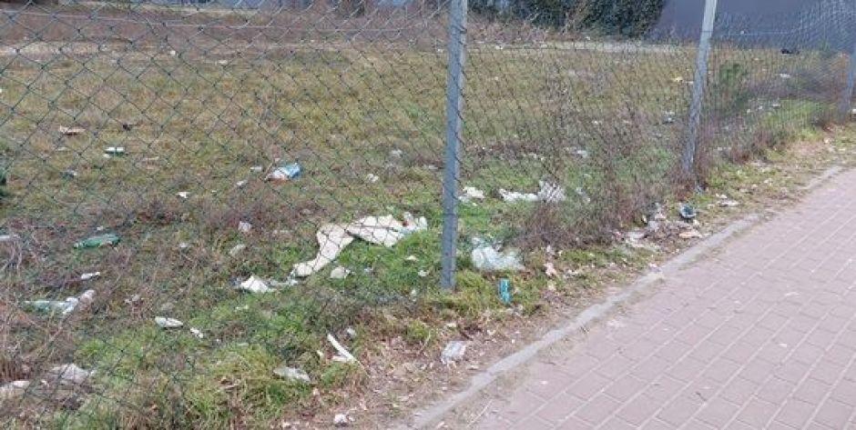 Taki śmietnik w środku miasta! Fot. Czytelniczka Martyna - fot. Czytelniczka