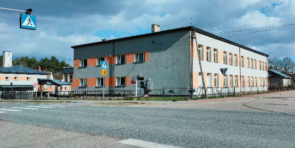 Pomnik stanie przy szkole w Sabniach. Będzie widoczny z przebiegająacej przez miejscowość drogi krajowej