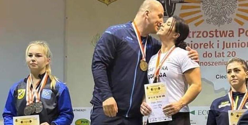 Martyna Dołęga ze swoim tatą i trenerem Marcinem Dołęgą fot. PZPC - fot. Bnd
