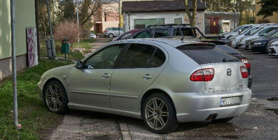 Mistrz parkowania na ul. Kurpiowskiej w Siedlcach - fot. Czytelnik