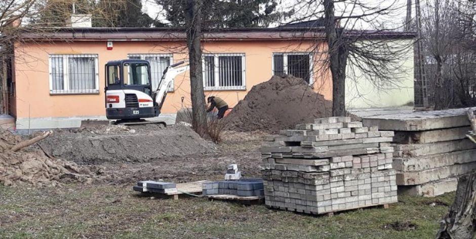 W ROD Złote Piaski w miejscu betonu, który szpecił otoczenie, zostanie założona kwietna łąka. Fot. Z.J.