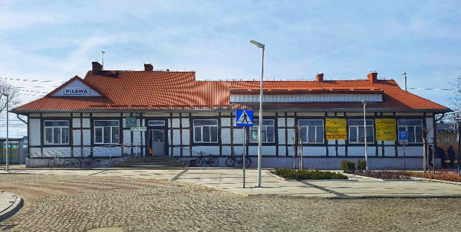 Trwa remont 100-letniego dworca w Pilawie - fot. Aga Król