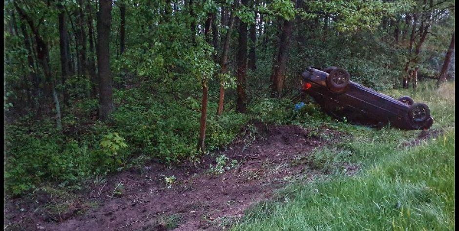 Kierowca bmw sam wydostał się z pojazdu. Fot. Aga Król