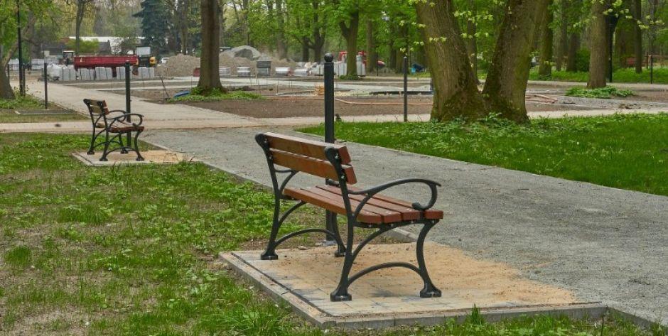 Siedlecki park pięknieje z dnia na dzień. Fot. Zeltech   - fot. Zeltech