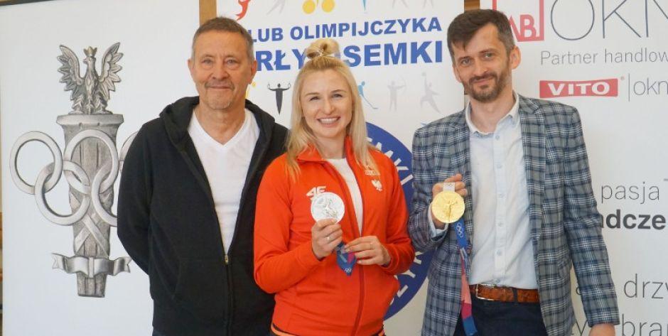 Od lewej: Marian Sypniewski, Małgorzata Hołub-Kowalik i Leszek Osik fot. Siriss