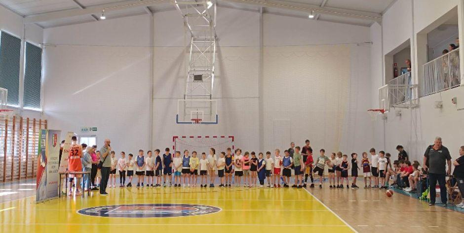 Turniej koszykówki w Hali Sportowej w Jakubowie - fot. arch