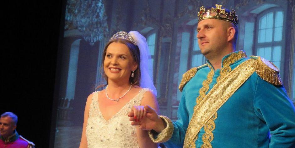 Katarzyna Głuchowska jako Kopciuszek i Michał Iwanowski jako Królewicz