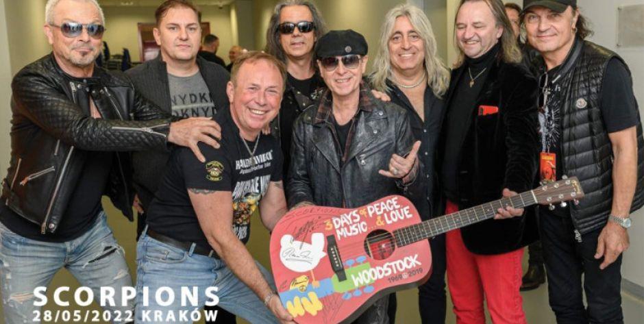 Grupa Scorpions przekazała swoją gitarę na rzecz budowy Domu Muzyki w Rudzie - fot. arch