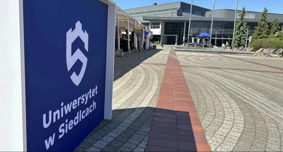 Edukacja, Absolwenci siedleckiego uniwersytetu mają całkiem nieźle - zdjęcie, fotografia