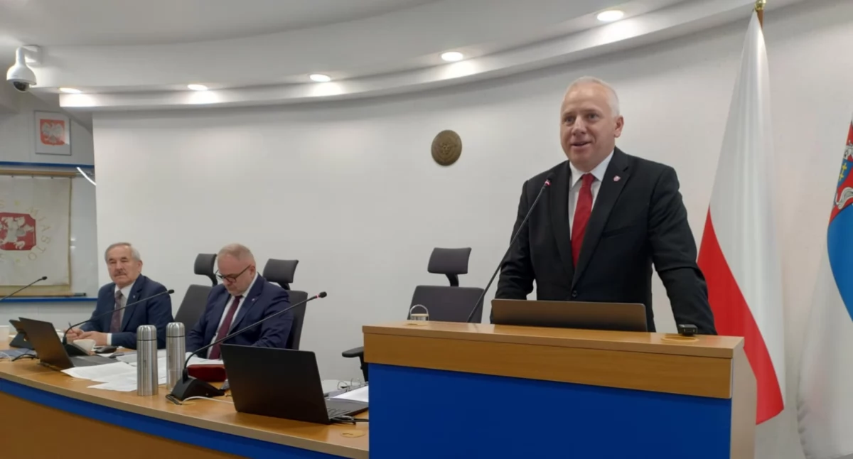 Tomasz Hapunowicz otrzymał od radnych wotum zaufania. Fot. KO