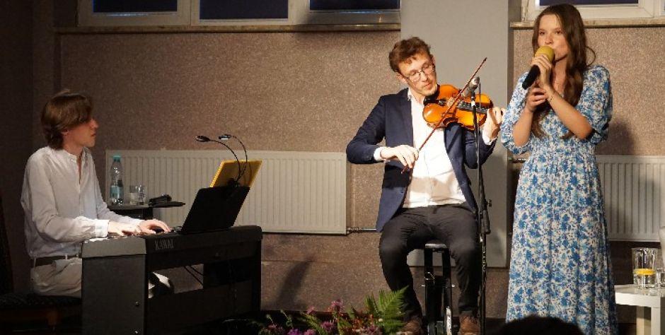 Koncert poezji śpiewanej w GOK w Zbuczynie.  fot. sej