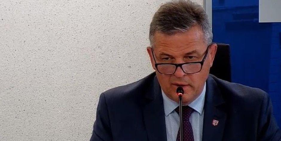 Wiele zarzutów padło w stronę prezydenta Siedlec Andrzeja Sitnika podczas dzisiejszej sesji absolutoryjnej. Fot. kadr z transmisji na żywo.  - fot. kadr z transmisji na żywo